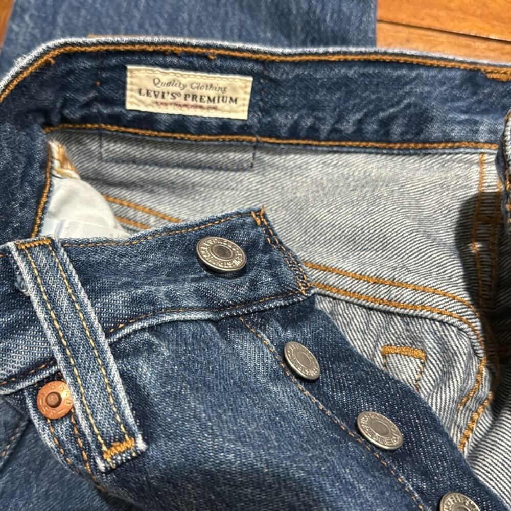 Womens Levis 501 Premium Med Wash Jeans Size 25x30 - Picture 4 of 6